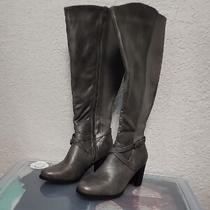 Elegant Gray Knee-High Women's Boots